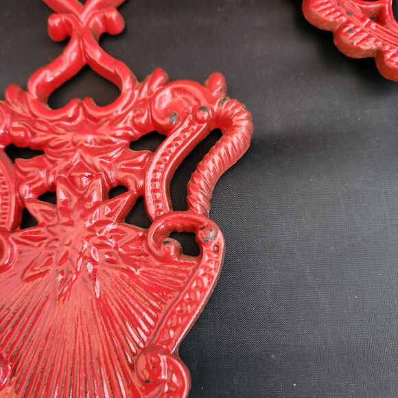 Cast Iron Sunburst Girl Bonnet Footed Trivet Red Enamel Set 2 VTG Folk Art Wall - Picture 4 of 10